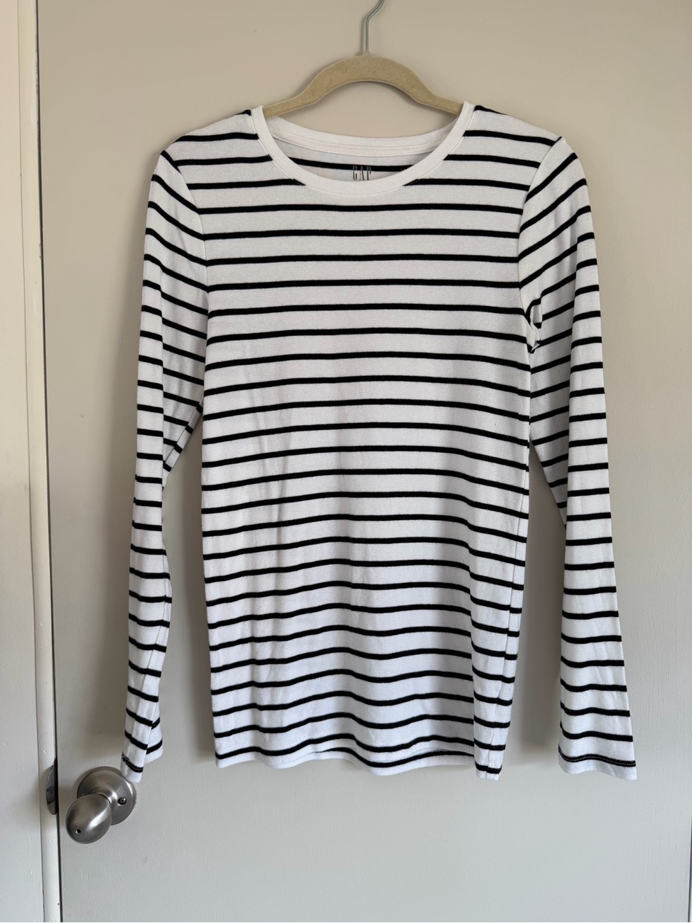 Classic GAP long sleeve black and white striped T